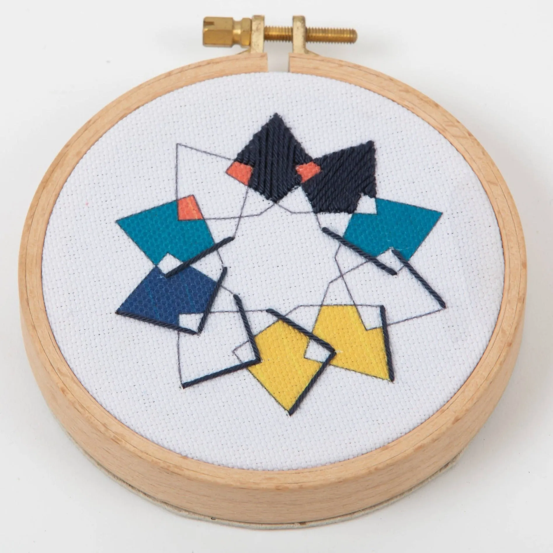 14 cm Embroidered Hoop Zelij Fragments