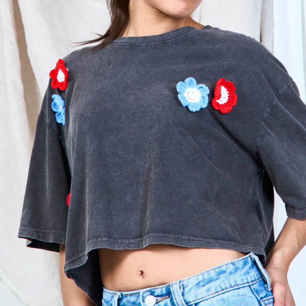 Blooming crochet flower adorned short t-shirt wholesale